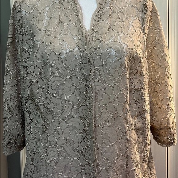 Scalloped lace overlay jacket. Delicate airy taupe. Size 22. - Picture 9 of 10